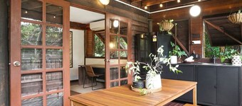 Bindi Treehouse - Secluded Rainforest Pet Friendly Retreat in a Stunning Treehouse