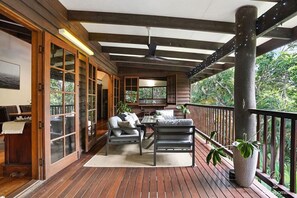Outdoor dining - Bindi Treehouse - Secluded Rainforest Pet Friendly Retreat in a Stunning Treehouse (Brinsmead)