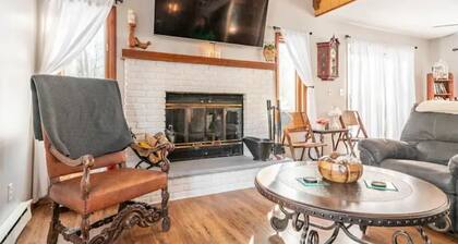 Clean Home Away From Home In A Beautiful Community With Indoor/Outdoor Pools