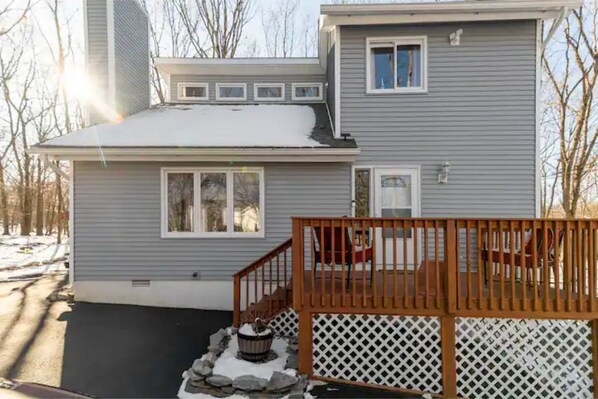 Exterior - Clean Home Away From Home In A Beautiful Community With Indoor/Outdoor Pools (East Stroudsburg)