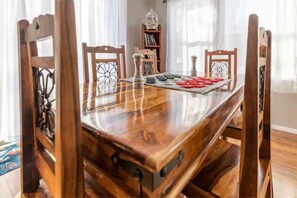 Dining - Clean Home Away From Home In A Beautiful Community With Indoor/Outdoor Pools (East Stroudsburg)