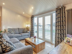 TV - 2 bedroom accommodation in Willington, near Derby (Willington, near Derby)
