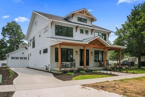 Exterior - ExpERIEnce South Haven | Beach Farmhouse Steps to South Beach and Lake Michigan (South Haven)