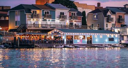 ExpERIEnce South Haven | Beach Farmhouse Steps to South Beach and Lake Michigan