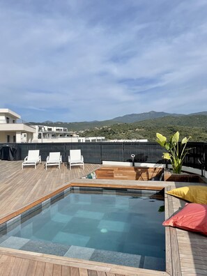Outdoor pool, a heated pool