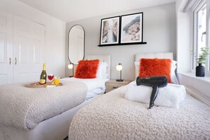 Spa - Stylish House • Sleeps 6 • Driveway Parking • Fast Wifi • Self-Check-In (Coventry)