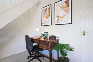 Interior - Stylish House • Sleeps 6 • Driveway Parking • Fast Wifi • Self-Check-In (Coventry)