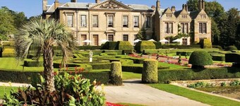 Stylish House • Sleeps 6 • Driveway Parking • Fast Wifi • Self-Check-In