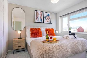 3 bedrooms, desk, iron/ironing board, WiFi