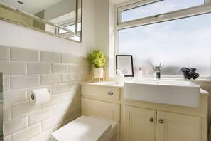 Secador de pelo y toallas