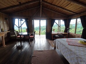 Deluxe Cabin | Individually decorated, individually furnished, free WiFi, bed sheets