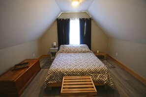 3 bedrooms, iron/ironing board, travel cot, free WiFi