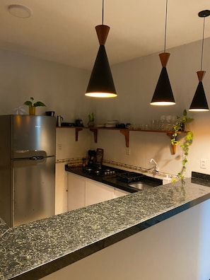 Fridge, stovetop, coffee/tea maker, toaster - Casa Solmar, 1 minute from Guriú beach / great for kite surfers. (Camocim)