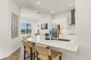 Fridge, microwave, oven, stovetop - Grand Escape at The National Ave Maria (Ave Maria)