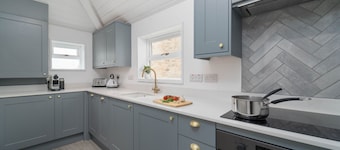 The Lost Lobster – Sleeps 4 – Central St Ives – On-Site Parking for One Car