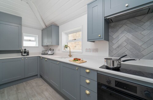 The Lost Lobster – Sleeps 4 – Central St Ives – On-Site Parking for One Car