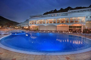 Indoor pool, outdoor pool - Hotel Narcis - Maslinica Hotels and Resorts (Labin)