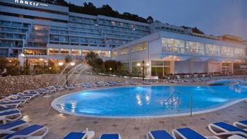 Indoor pool, outdoor pool