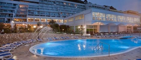 Indoor pool, outdoor pool
