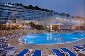 Indoor pool, outdoor pool