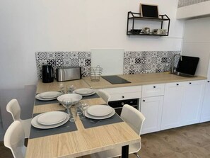 Fridge, microwave, oven, stovetop