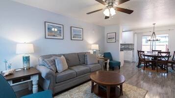 Een televisie en een kantoor