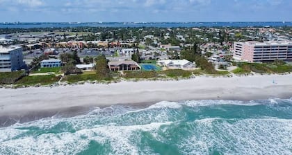 Remodeled 2 Bedroom Coastal Charmer