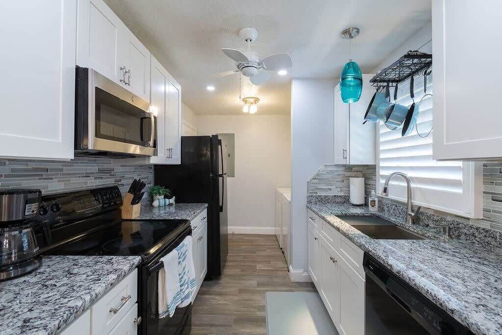 冰箱、微波炉、烤箱、炉灶