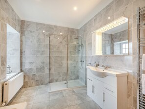 Towels - 4 bedroom accommodation in Kingarth (Kingarth)