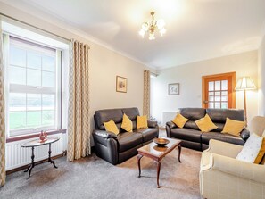 Living area - 4 bedroom accommodation in Kingarth (Kingarth)