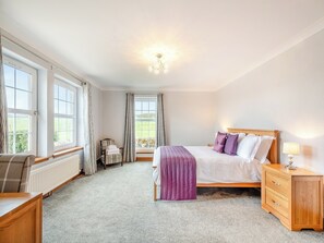 4 bedrooms, free WiFi, bed sheets - 4 bedroom accommodation in Kingarth (Kingarth)