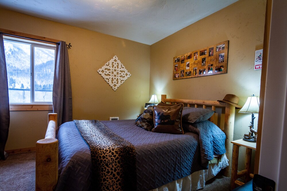 Moses Ski Shack Luxury Condo 10 min to Lookout Pass! Mullan Vrbo