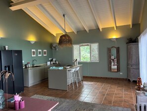 Réfrigérateur, four, plaque de cuisson, lave-vaisselle