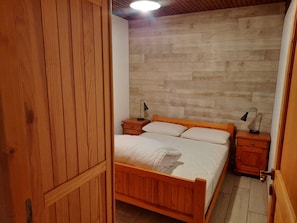 2 chambres, fer et planche à repasser, lit de bébé portatif, Wi-Fi