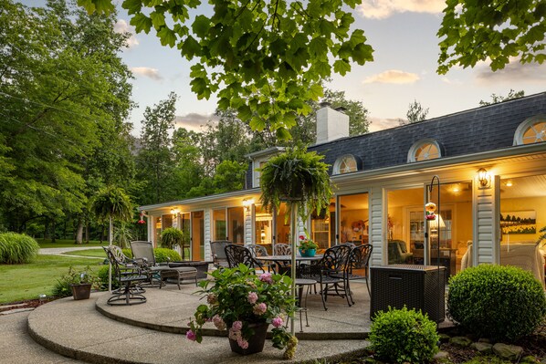 تناول الطعام بالخارج