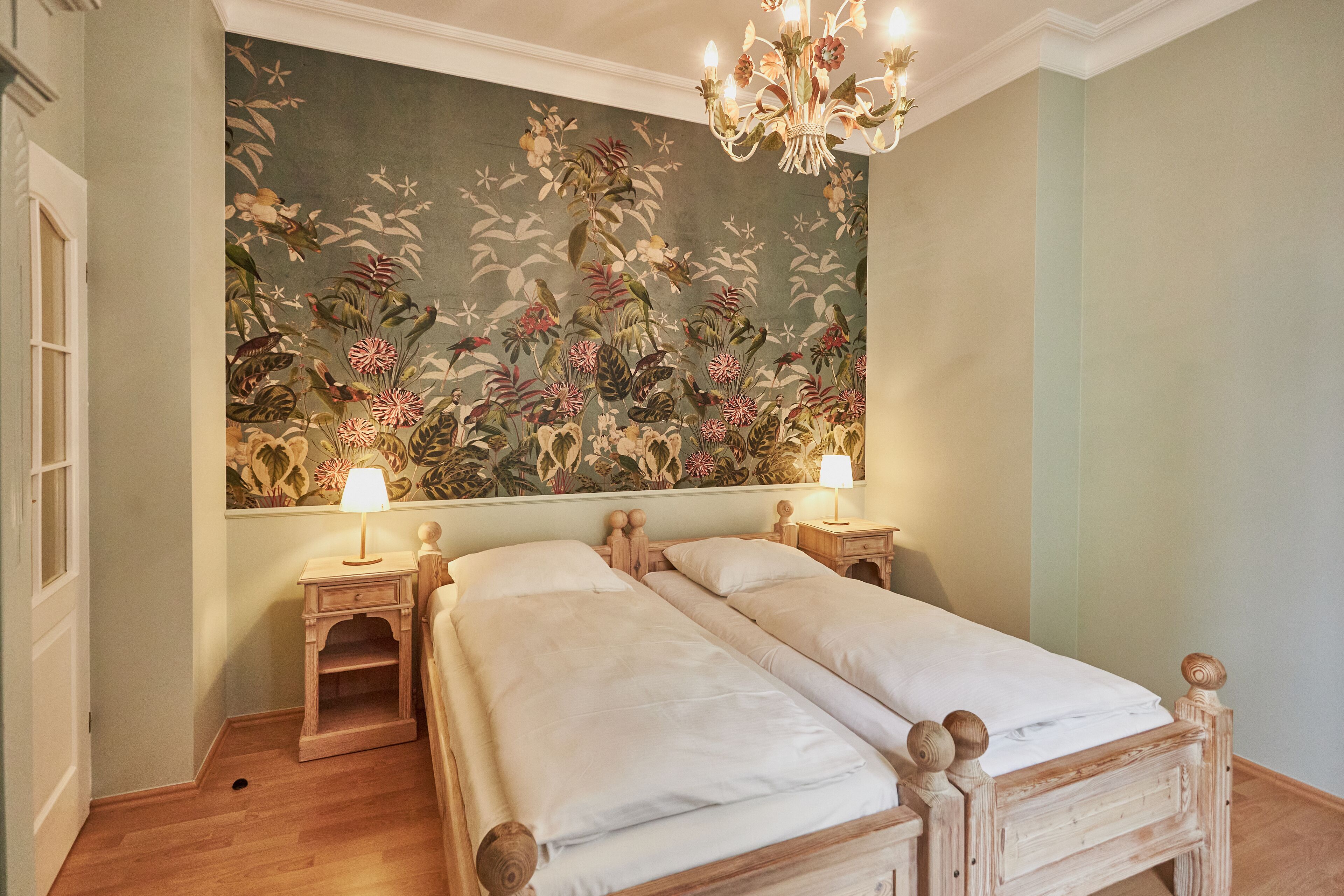 Exclusive-Apartment | Wohnbereich | 25-Zoll-Flachbildfernseher mit Kabelempfang, Fernseher