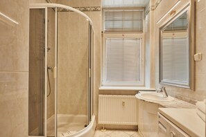 Apartamento exclusivo | Banheiro | Secador de cabelo, toalhas de banho, papel higiênico 