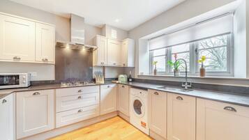 Dishwasher, cookware/dishes/utensils