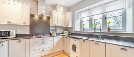 Dishwasher, cookware/dishes/utensils