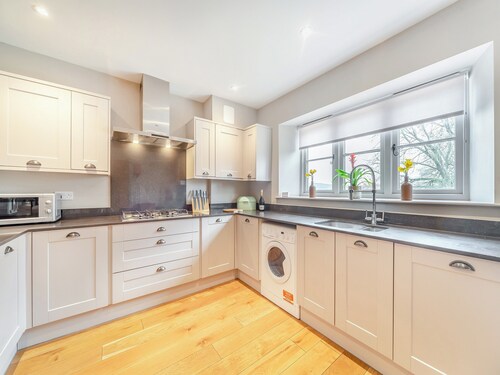 4 bedroom accommodation in Frieth, near Henley-on-Thames