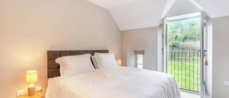 4 quartos, Wi-Fi de cortesia, roupa de cama