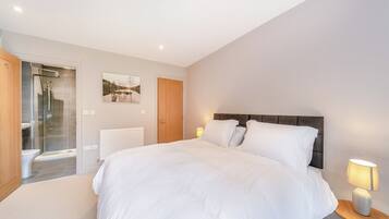 4 bedrooms, free WiFi, bed sheets