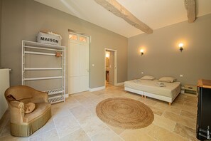 4 Schlafzimmer, Schreibtisch, Bügeleisen/Bügelbrett, WLAN