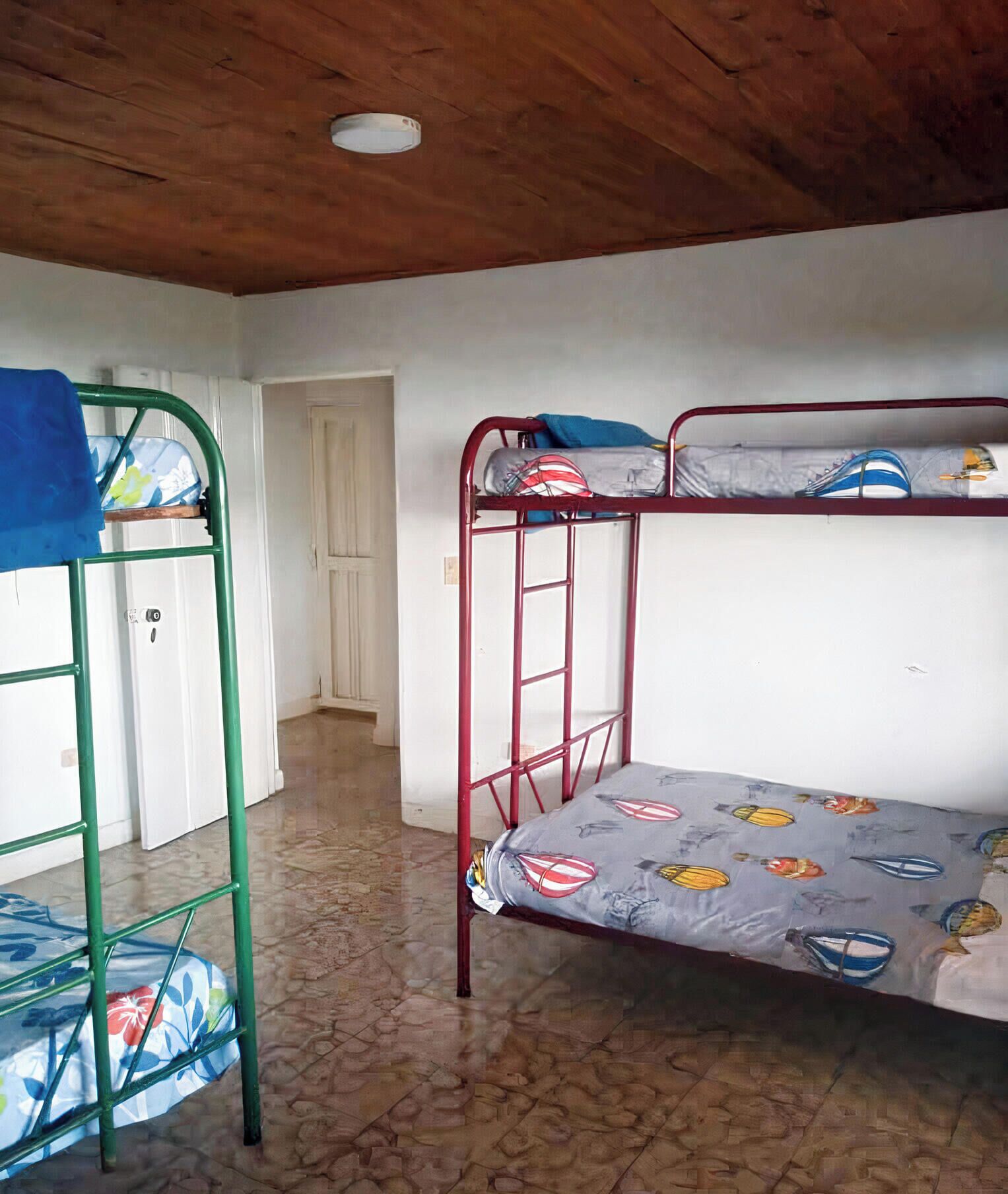 6 bedrooms, WiFi, bed sheets