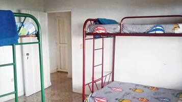 6 bedrooms, WiFi, bed sheets