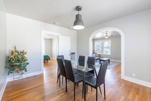 Dining - Luxurious 2-bedroom Town house (San Antonio)