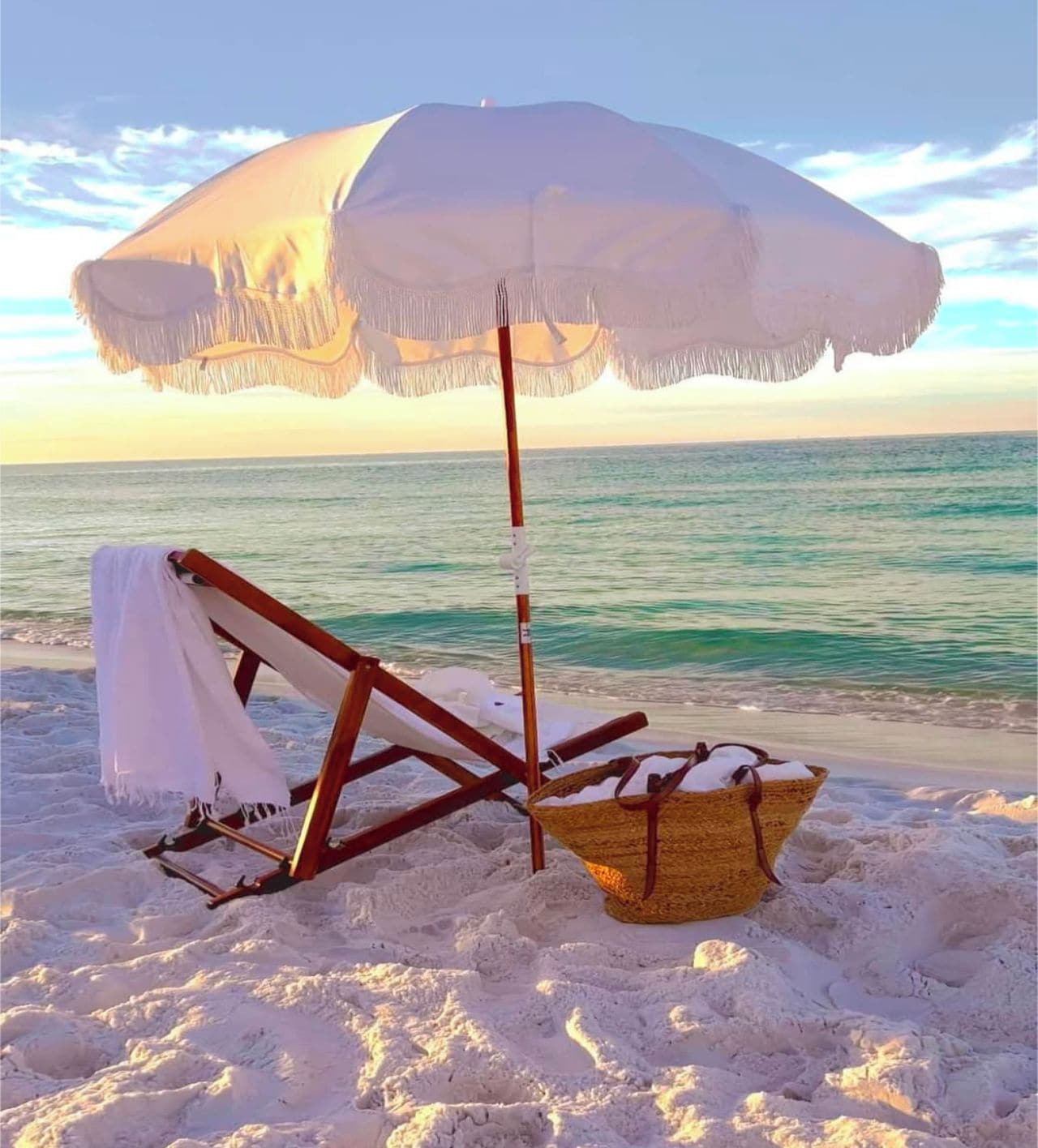 Beach nearby, sun loungers, beach towels
