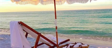 Beach nearby, sun loungers, beach towels