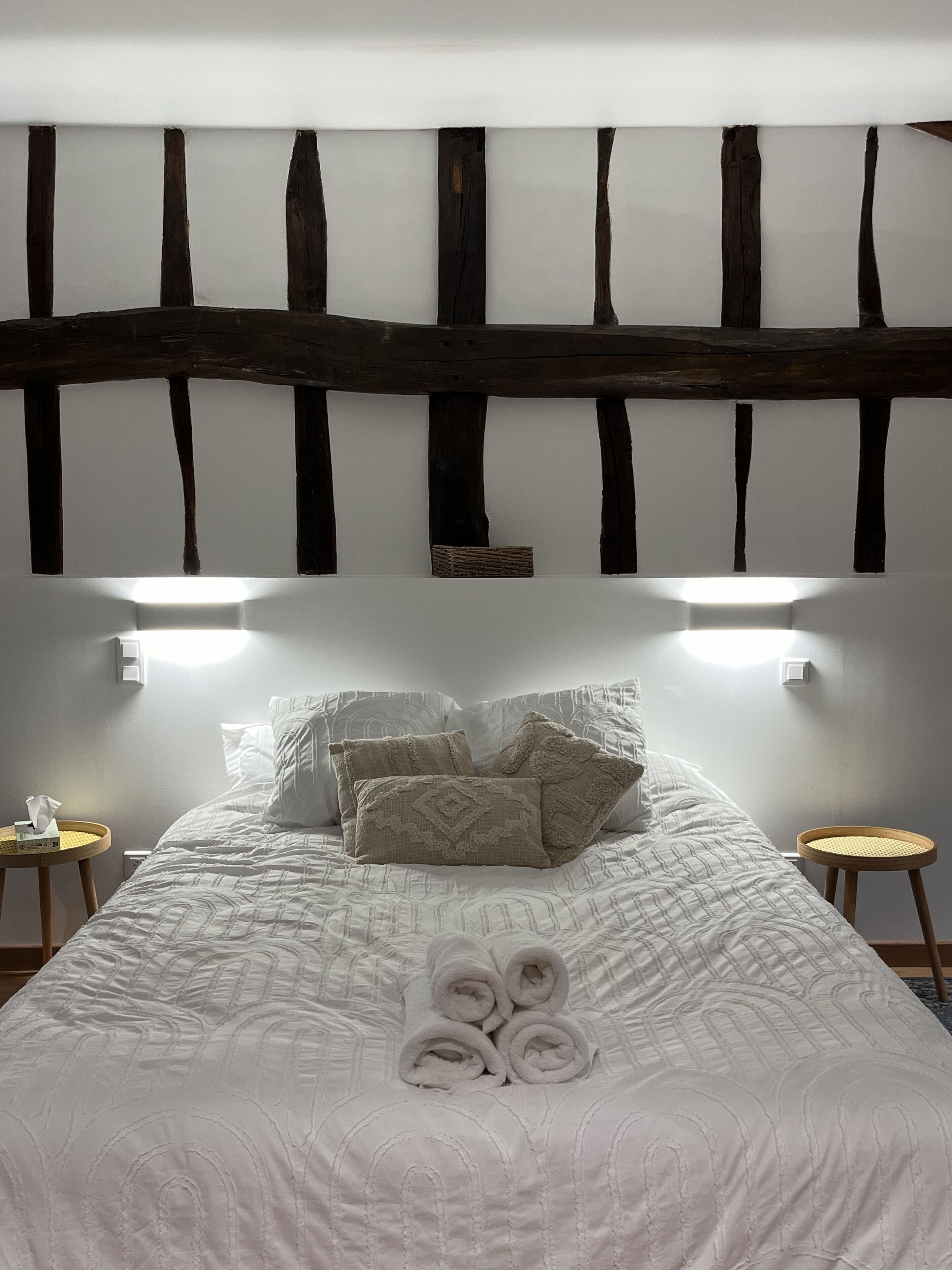 5 bedrooms, desk, iron/ironing board, free WiFi