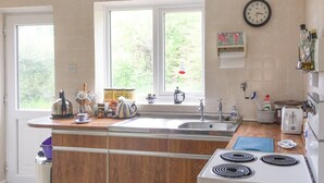 Unclassified image, 5 of 31, button - 2 bedroom accommodation in Barmouth (Barmouth)